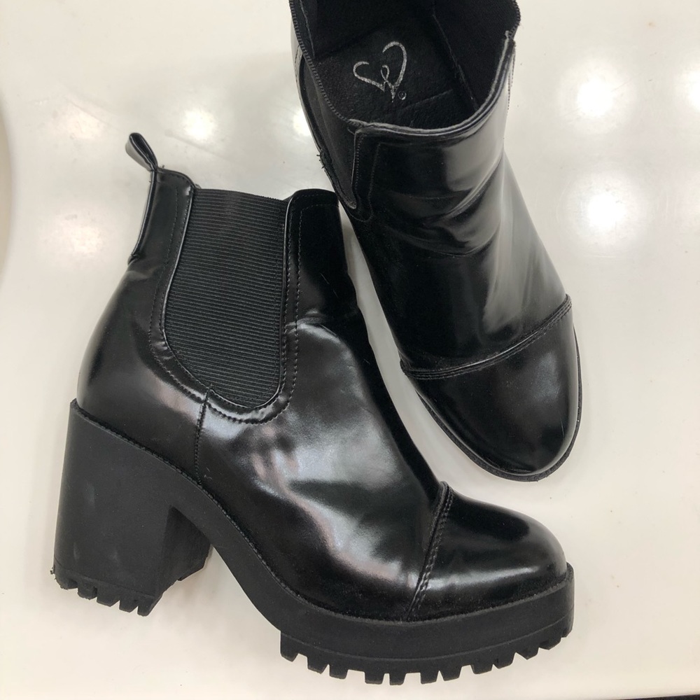 Cute boots!
